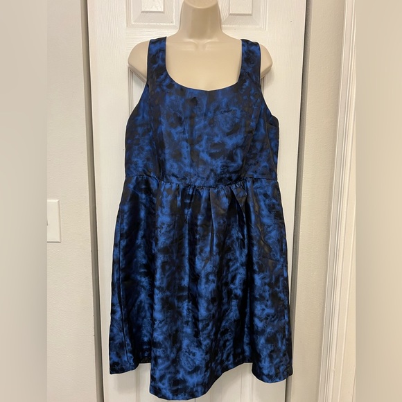 Plus Metallic Dress - Picture 2 of 13